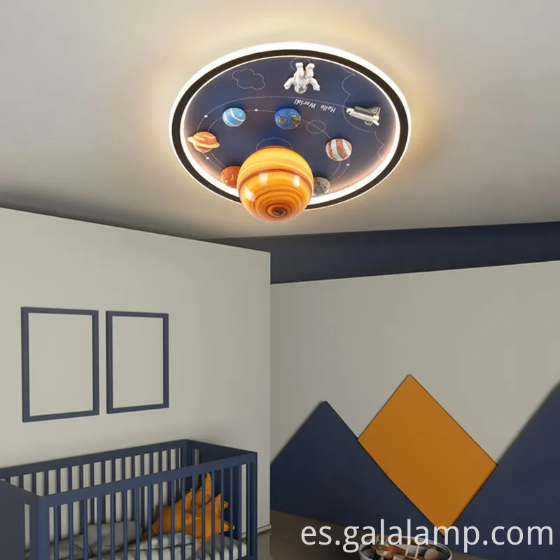 Lámpara de techo LED creativa de astronautas para niños de los niños